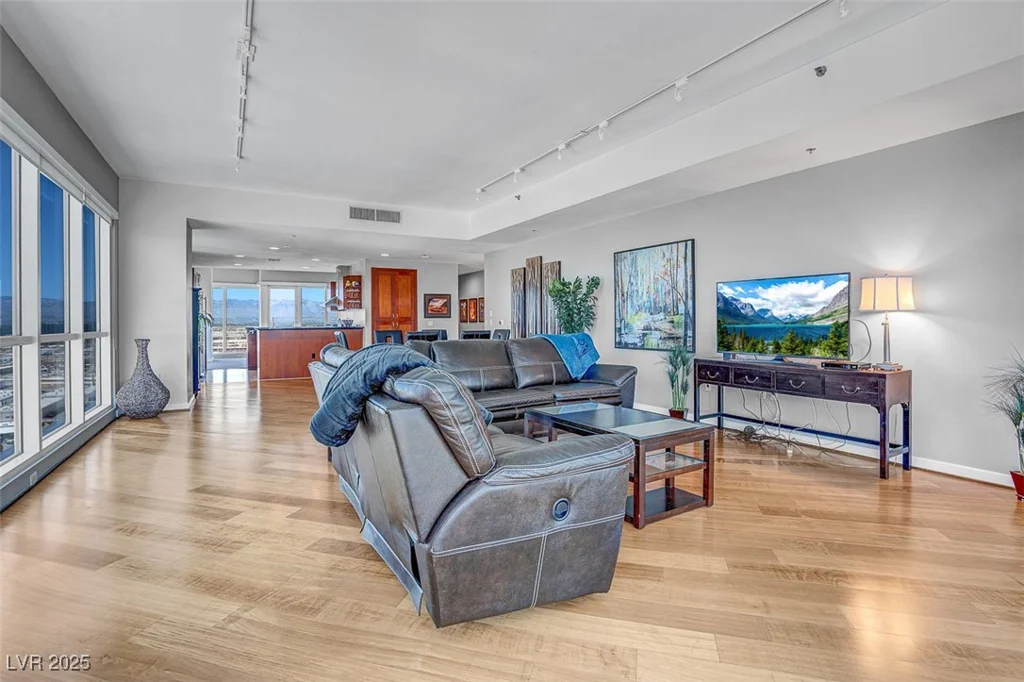 4525 Dean Martin, Las Vegas, NV 89103