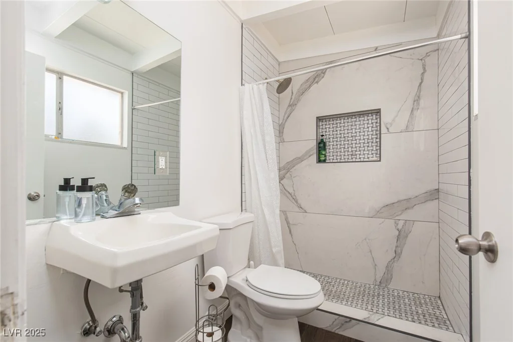 373 Upland, Las Vegas, NV 89107