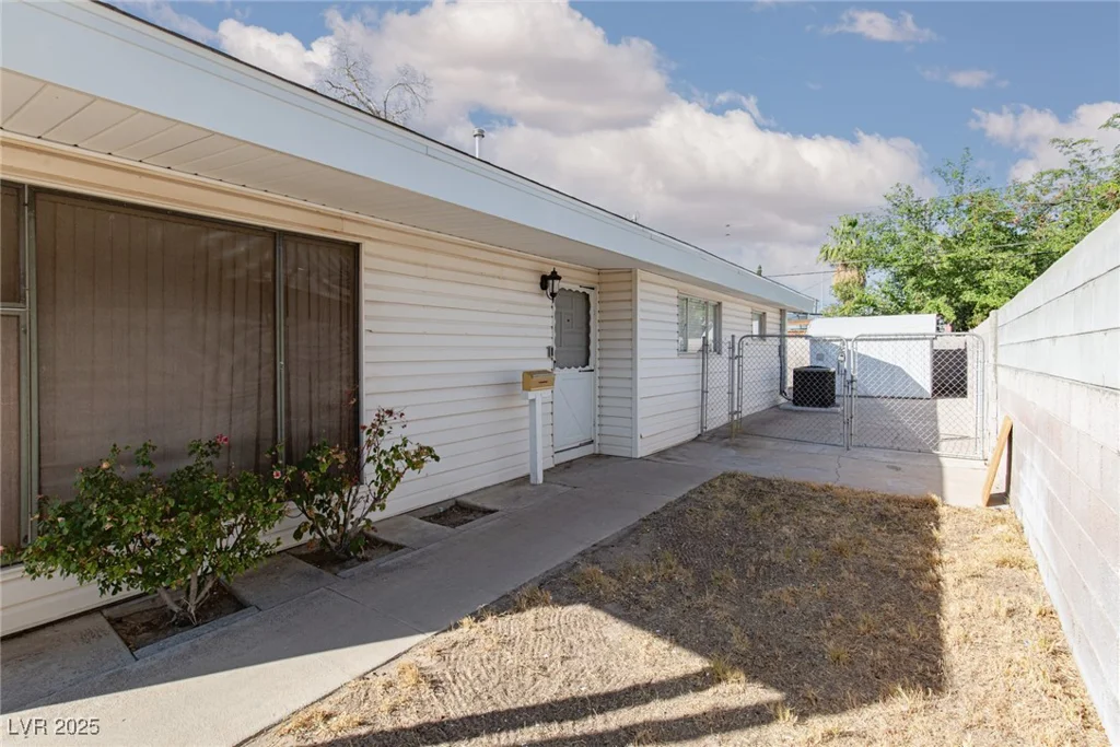 373 Upland, Las Vegas, NV 89107
