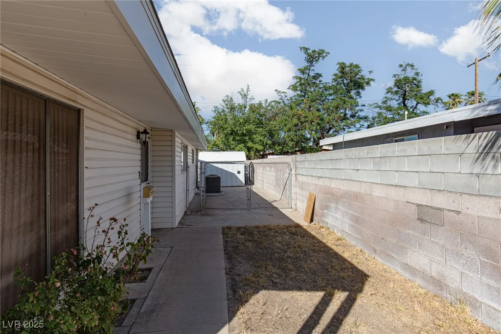 373 Upland, Las Vegas, NV 89107