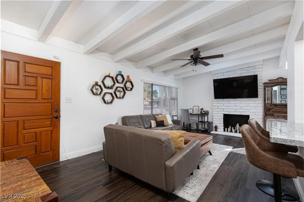 373 Upland, Las Vegas, NV 89107