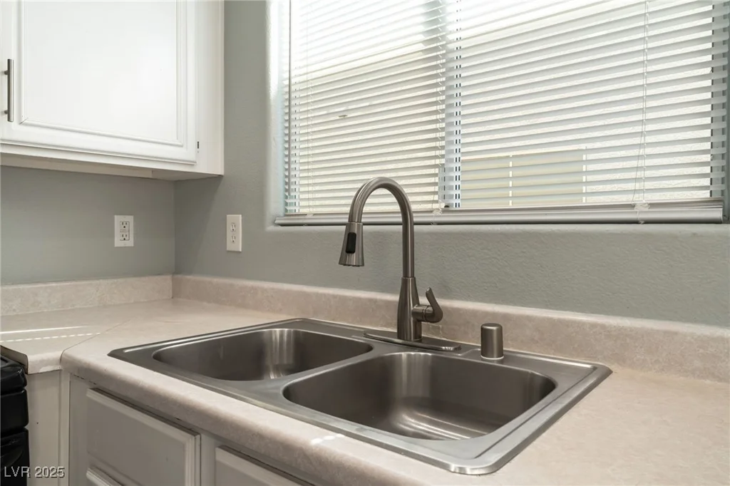 4321 Stockbridge, Las Vegas, NV 89115