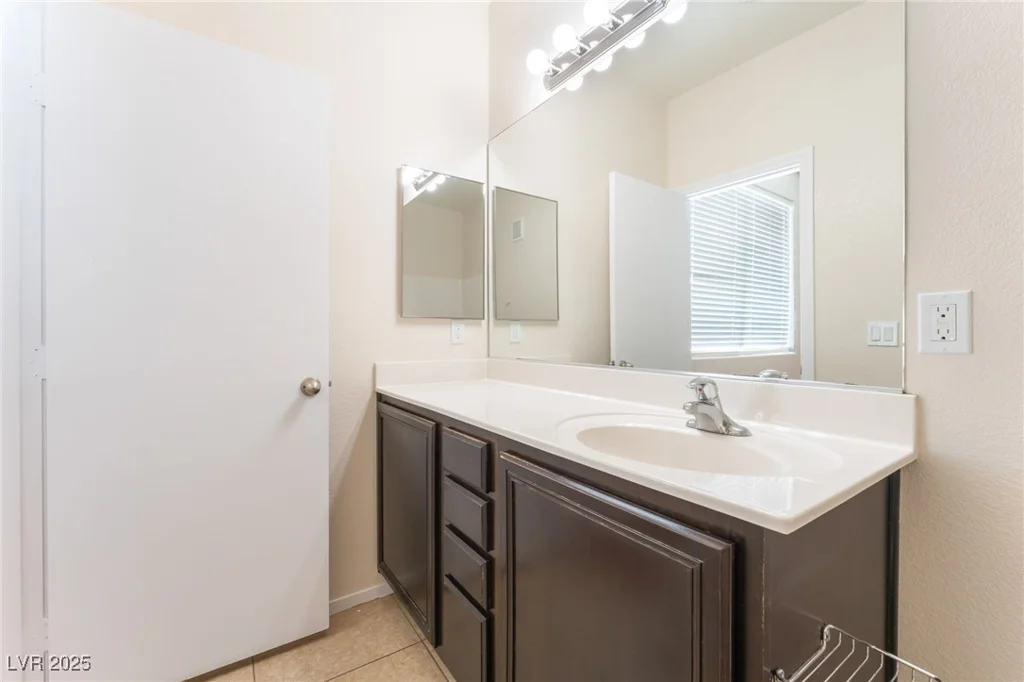 4437 Dover Straight, Las Vegas, NV 89115