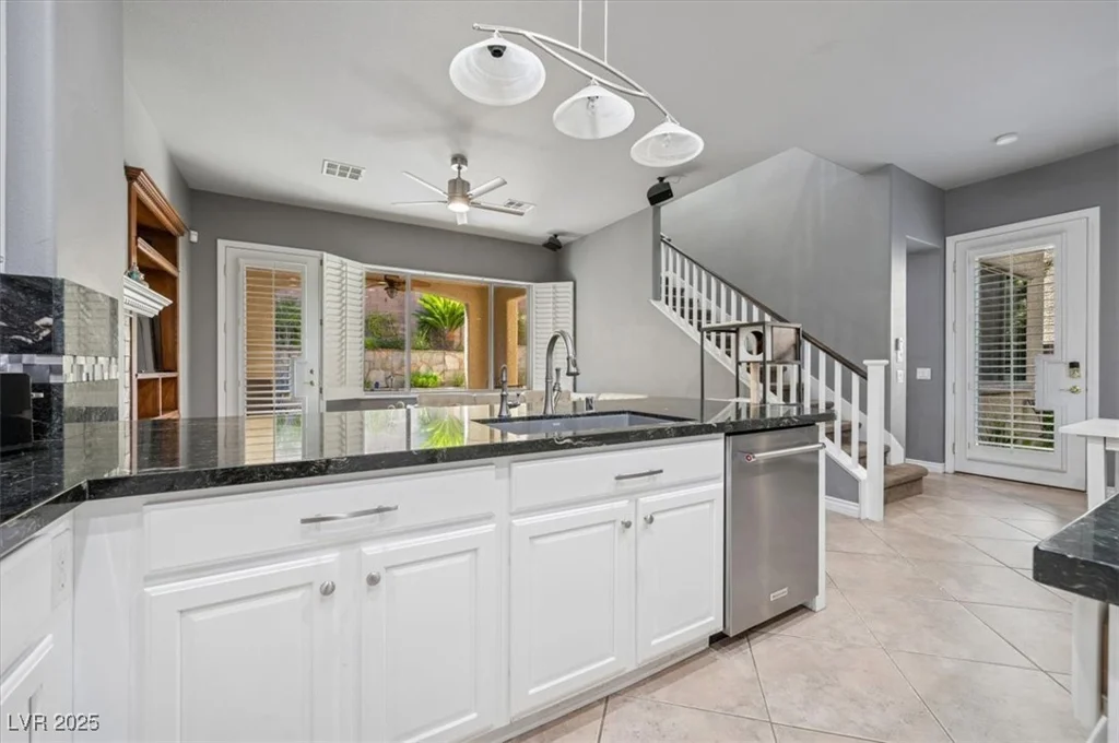 339 Dartmouth Hills, Las Vegas, NV 89138