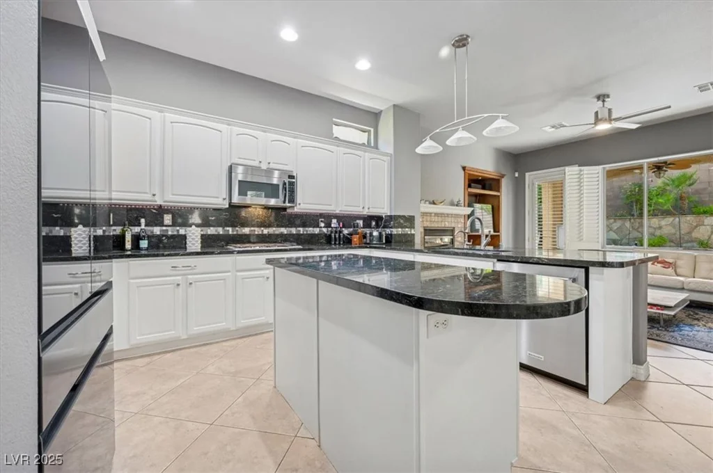339 Dartmouth Hills, Las Vegas, NV 89138