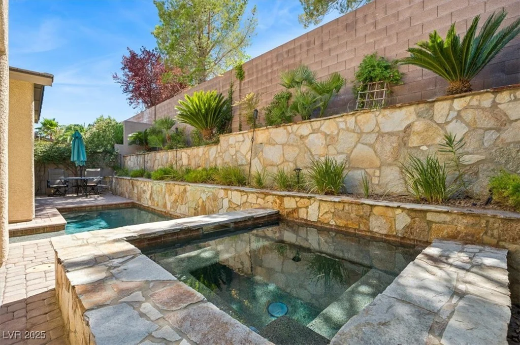 339 Dartmouth Hills, Las Vegas, NV 89138