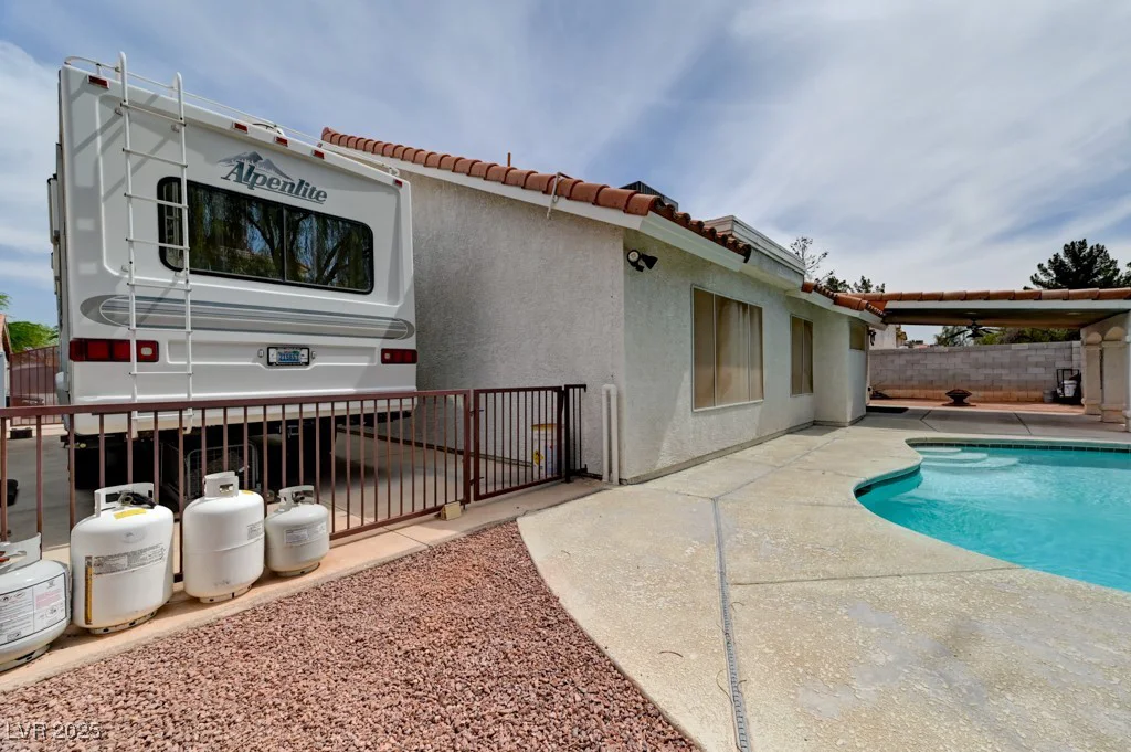 1523 Silver Point, Las Vegas, NV 89123