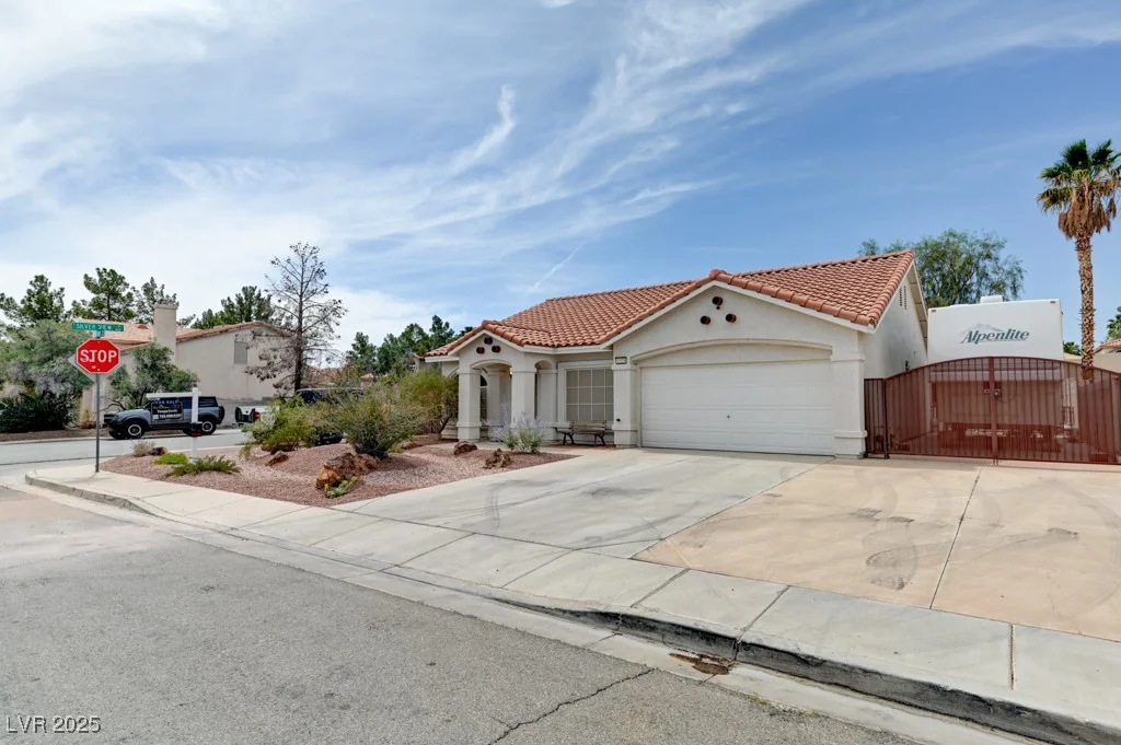 1523 Silver Point, Las Vegas, NV 89123