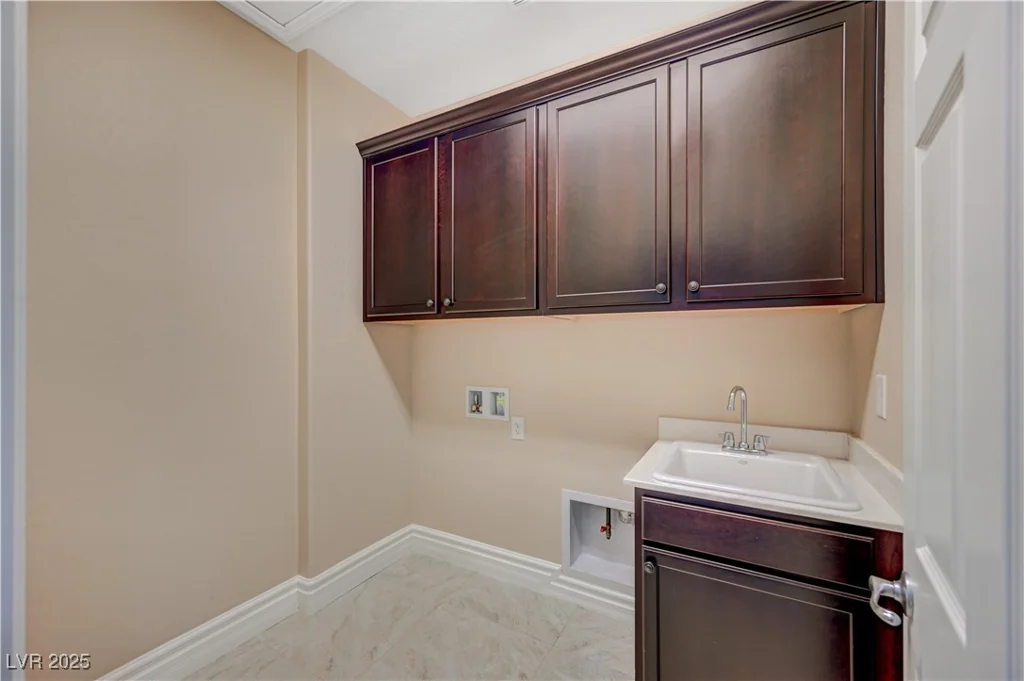 562 White Heart, Las Vegas, NV 89148