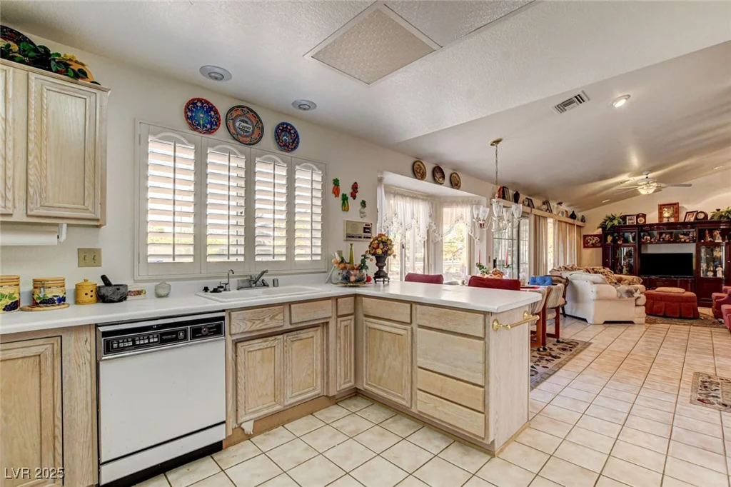 8844 Sunny Mead, Las Vegas, NV 89134