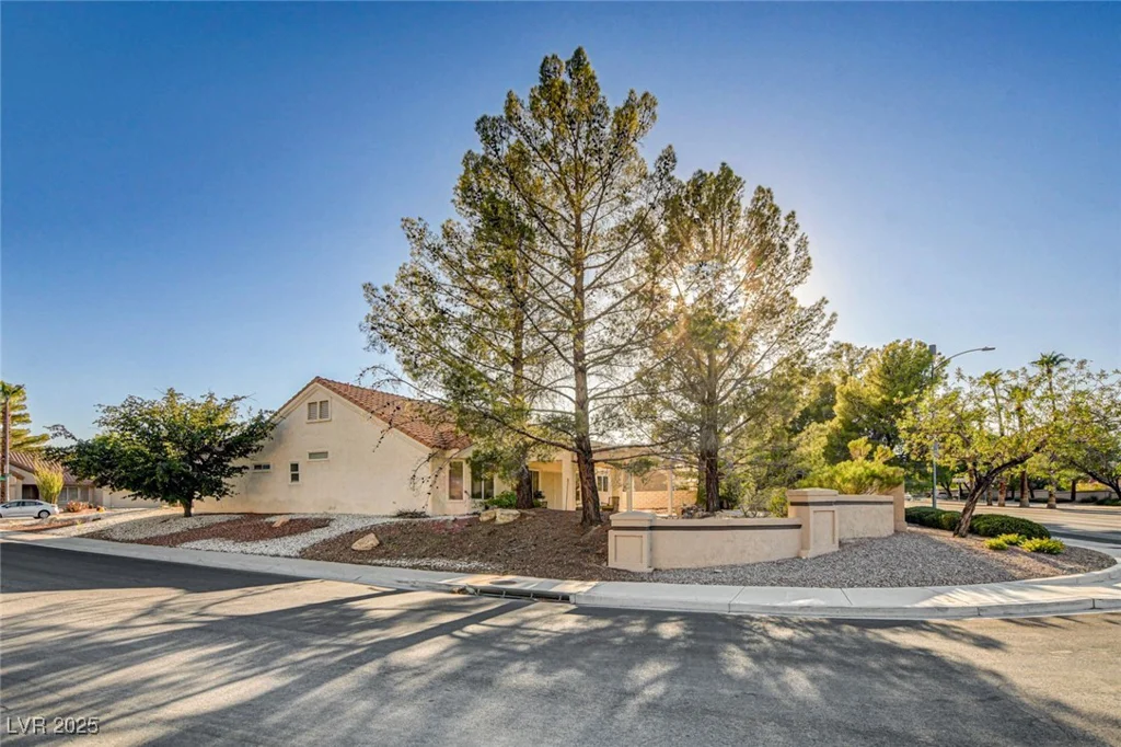 8844 Sunny Mead, Las Vegas, NV 89134