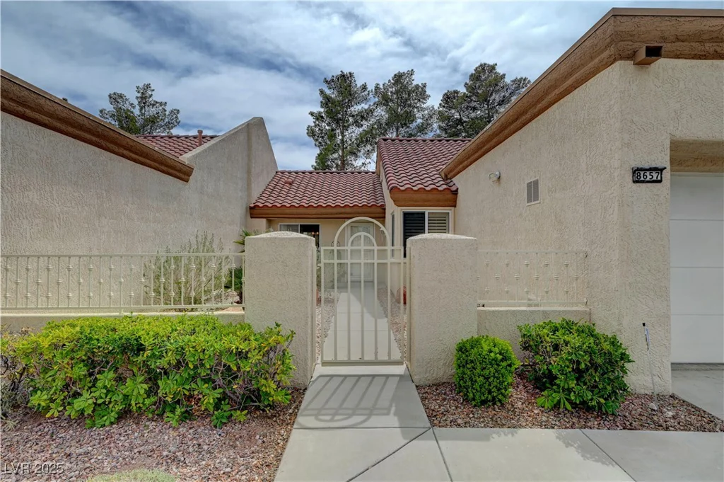 8657 Prairie Hill, Las Vegas, NV 89134