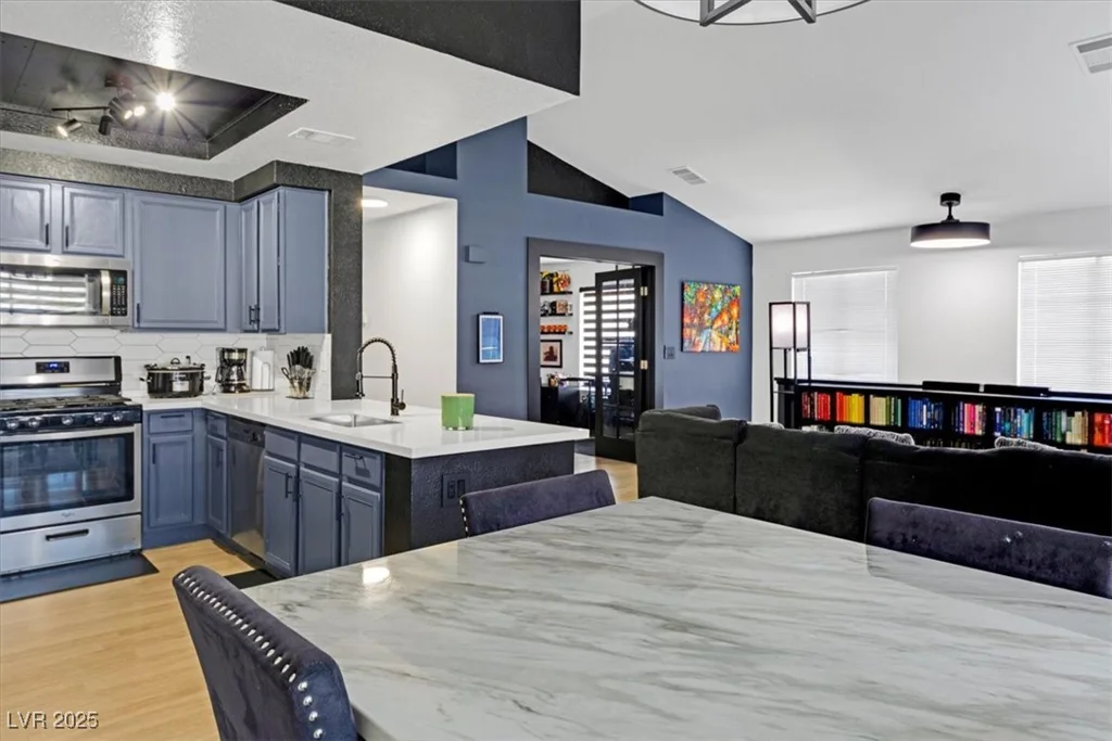 5201 Torrey Pines, Las Vegas, NV 89118