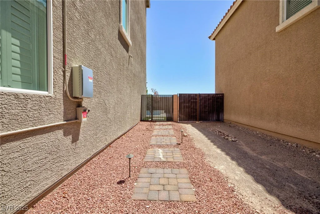 10010 Cardwell Hill, Las Vegas, NV 89141
