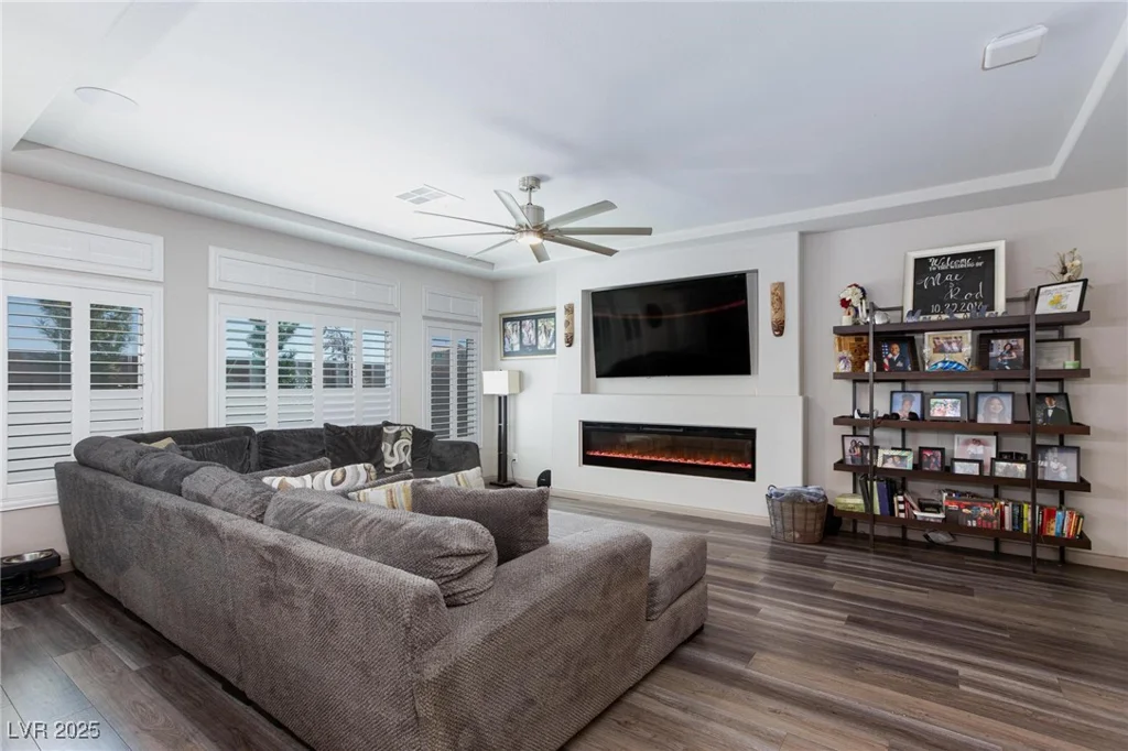 10010 Cardwell Hill, Las Vegas, NV 89141