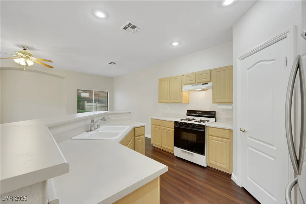 6550 Bucking Horse, Henderson, NV 89011