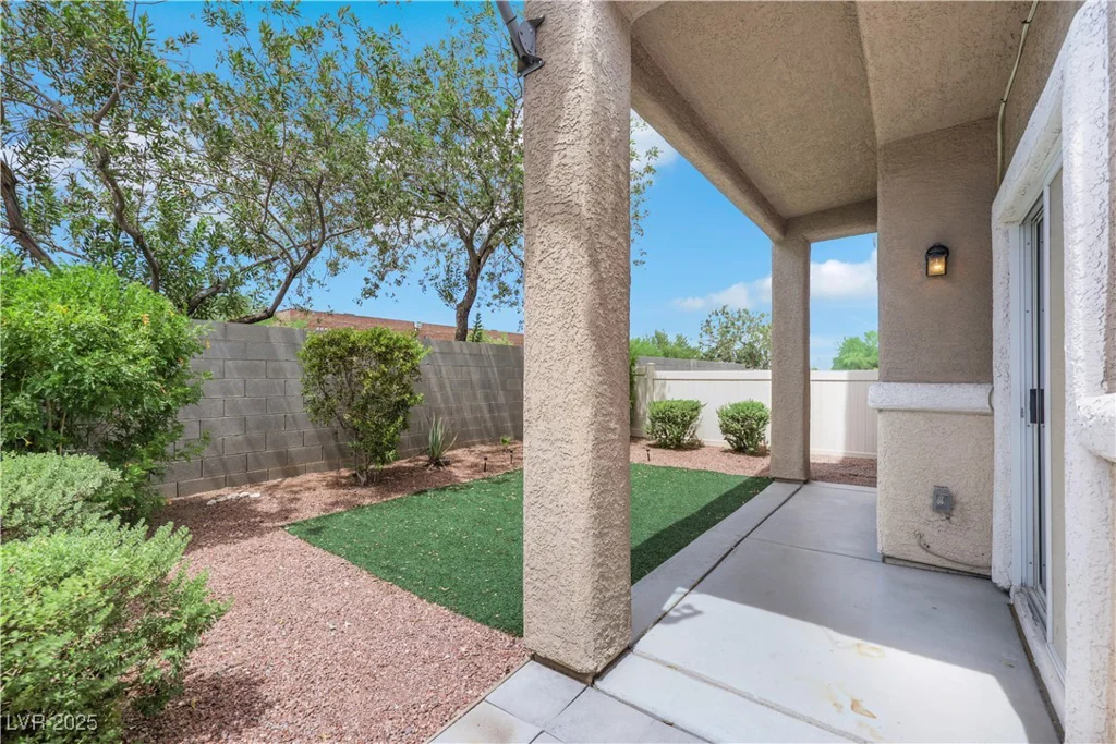 6550 Bucking Horse, Henderson, NV 89011