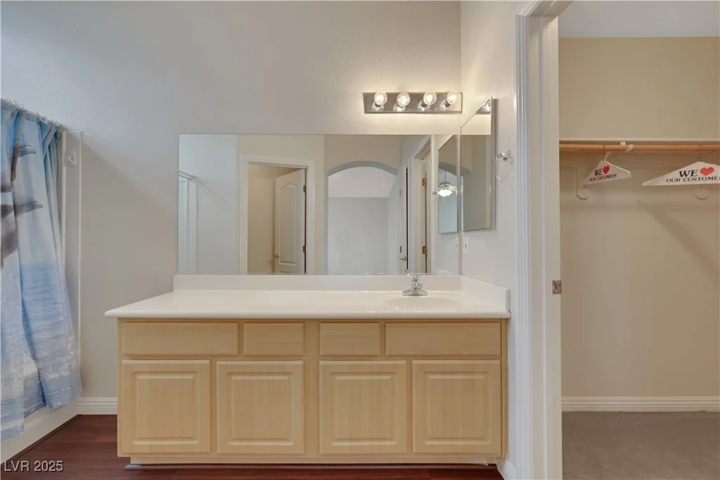 6550 Bucking Horse, Henderson, NV 89011