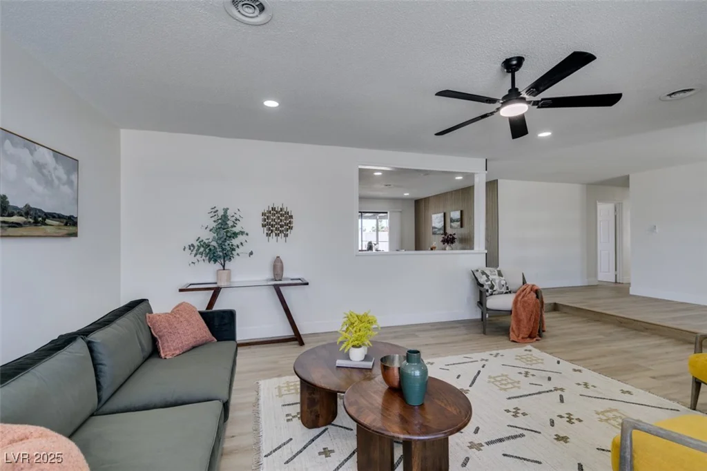 1697 Silver Mesa, Las Vegas, NV 89169