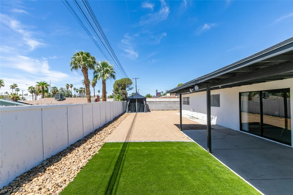 1697 Silver Mesa, Las Vegas, NV 89169