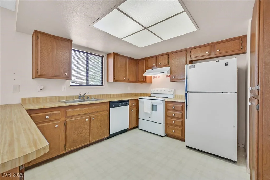 6300 Santa Cruz, Las Vegas, NV 89108