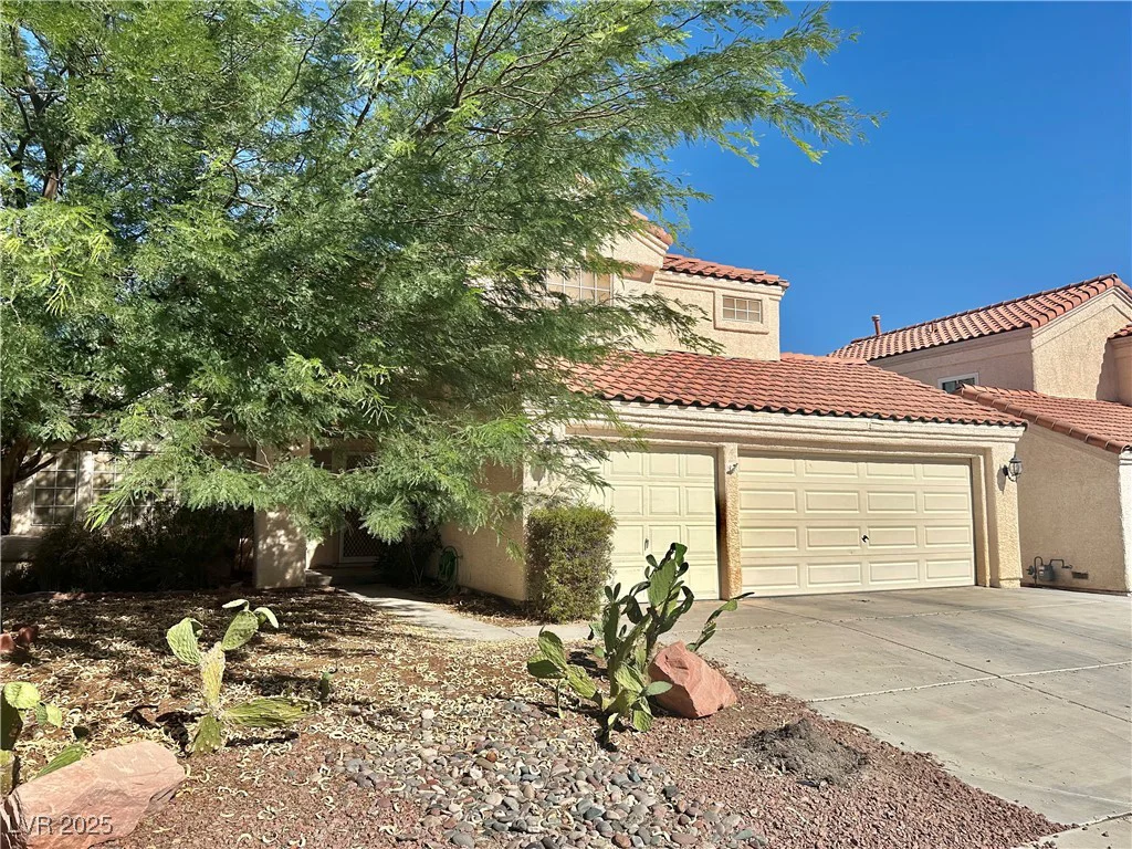 8221 Creek Water, Las Vegas, NV 89123