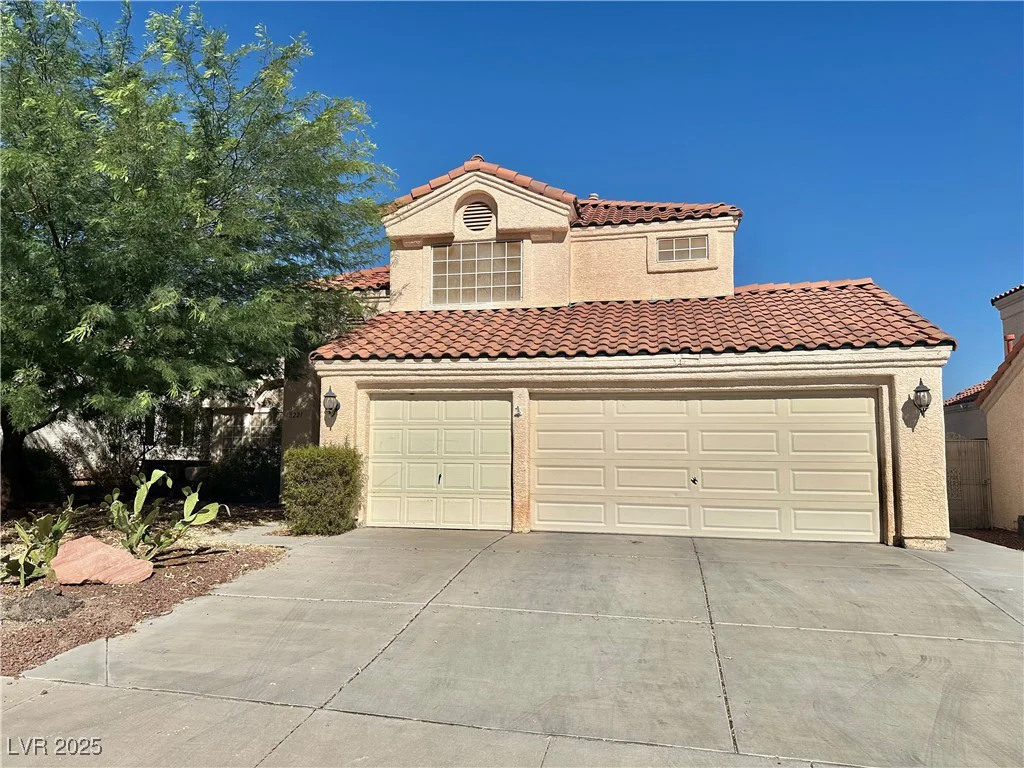 8221 Creek Water, Las Vegas, NV 89123