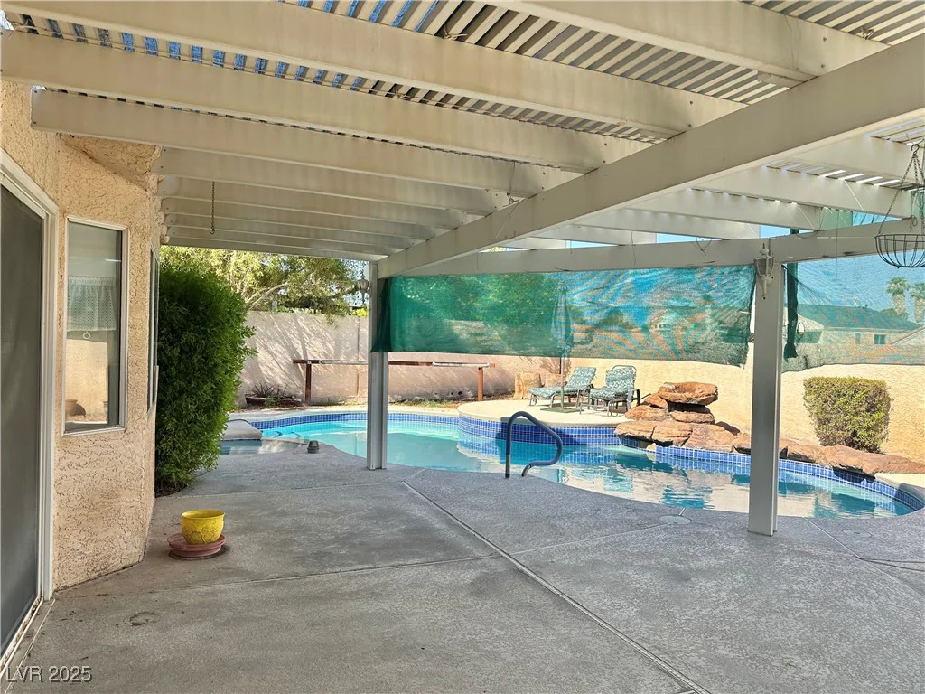 8221 Creek Water, Las Vegas, NV 89123
