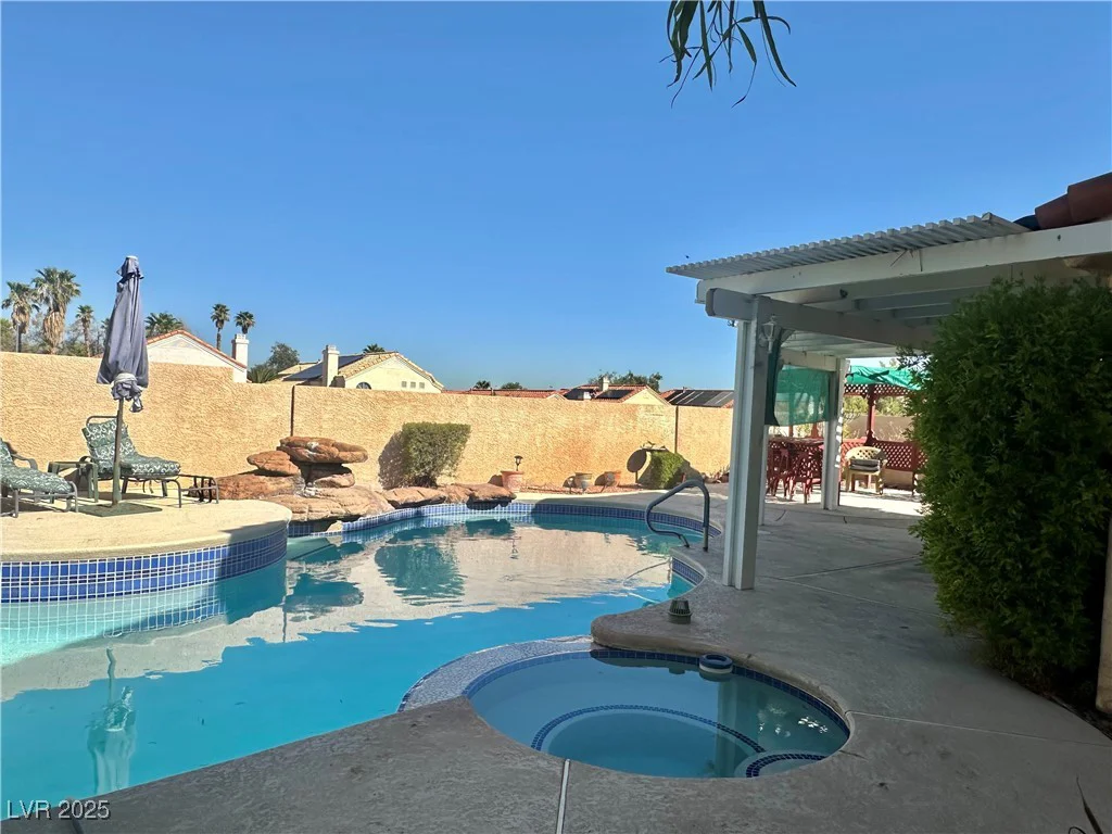 8221 Creek Water, Las Vegas, NV 89123