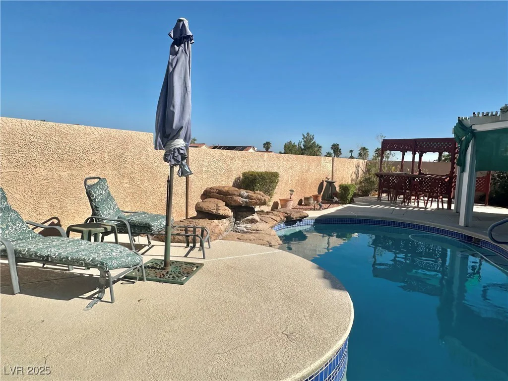 8221 Creek Water, Las Vegas, NV 89123