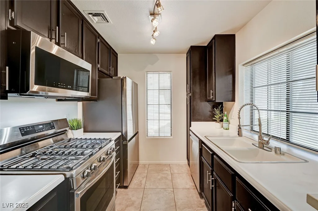4869 Torrey Pines, Las Vegas, NV 89103
