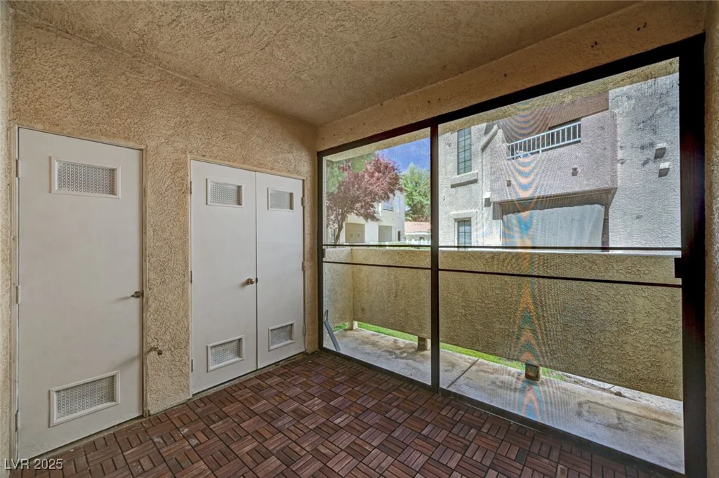 4869 Torrey Pines, Las Vegas, NV 89103