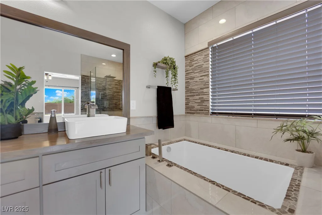 2983 Tara Murphy, Henderson, NV 89044