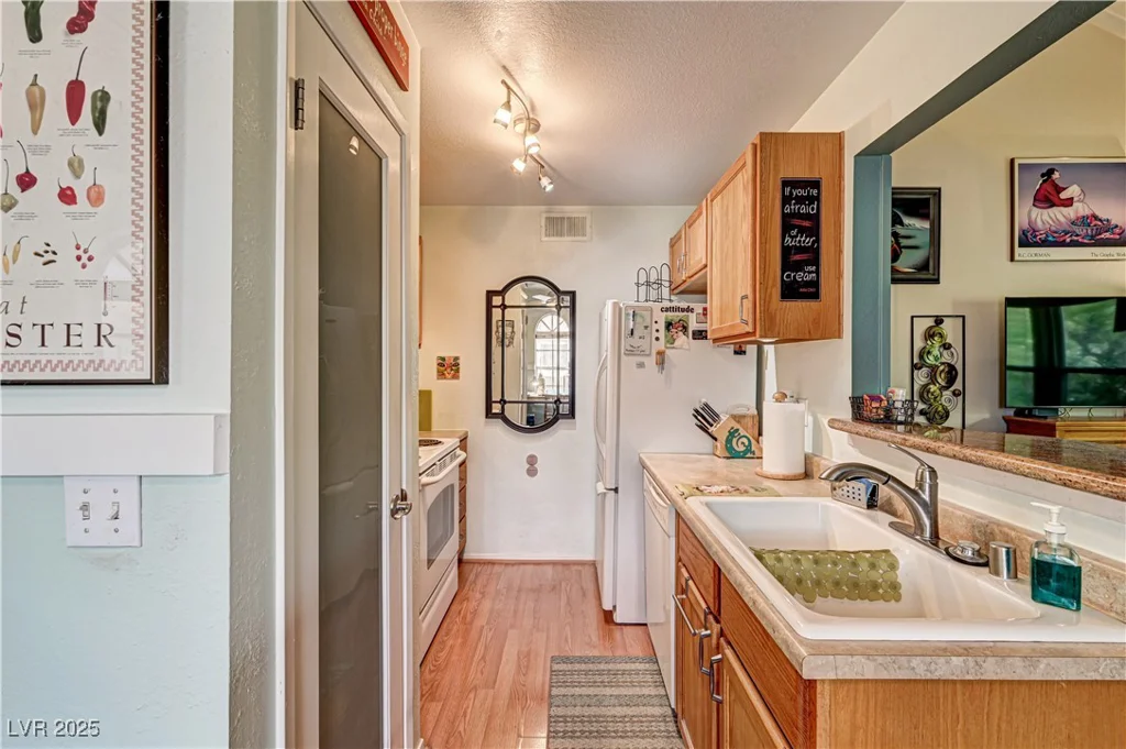 3974 Bushnell, Las Vegas, NV 89103