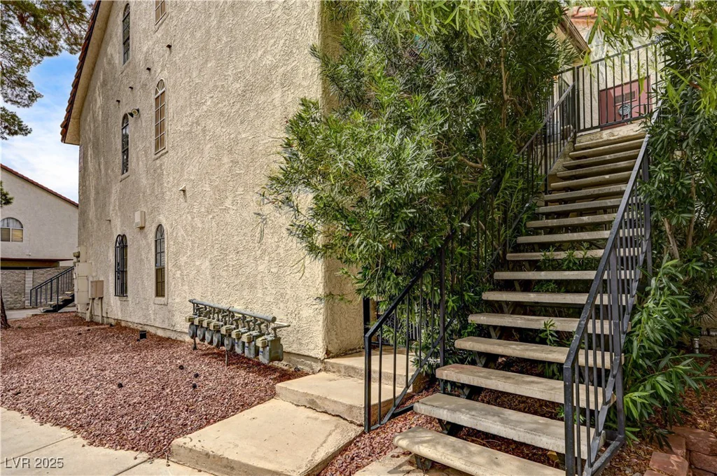 3974 Bushnell, Las Vegas, NV 89103