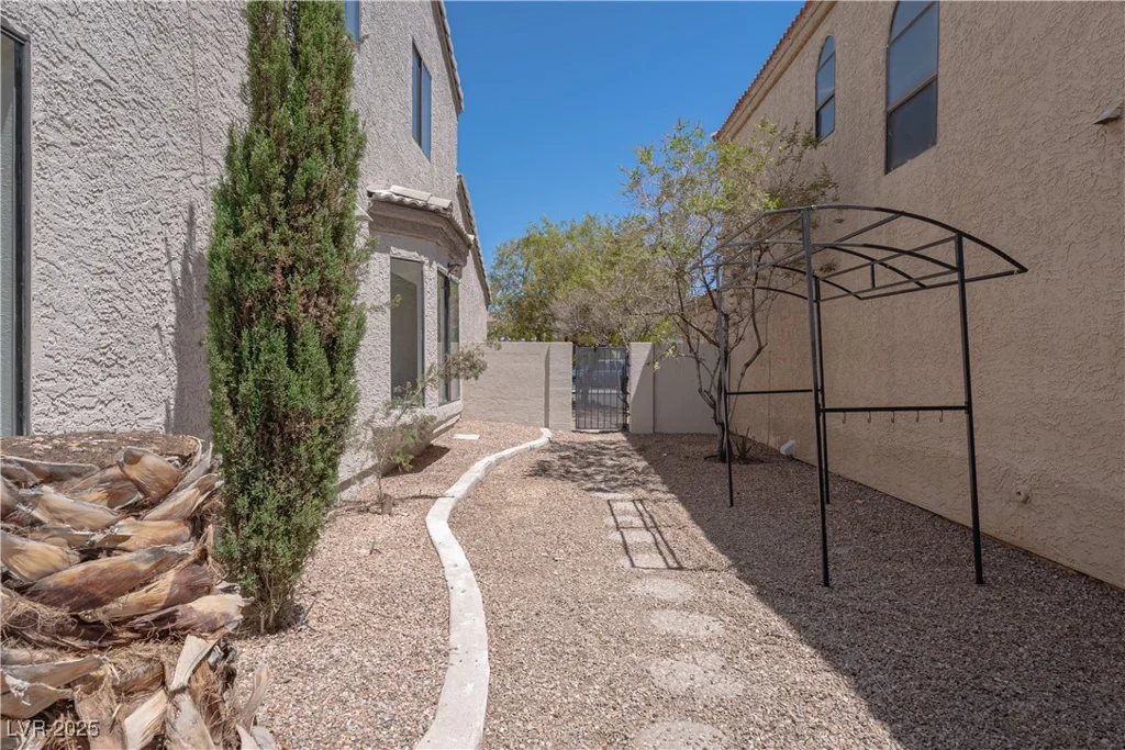 6601 Pepperidge, Las Vegas, NV 89108