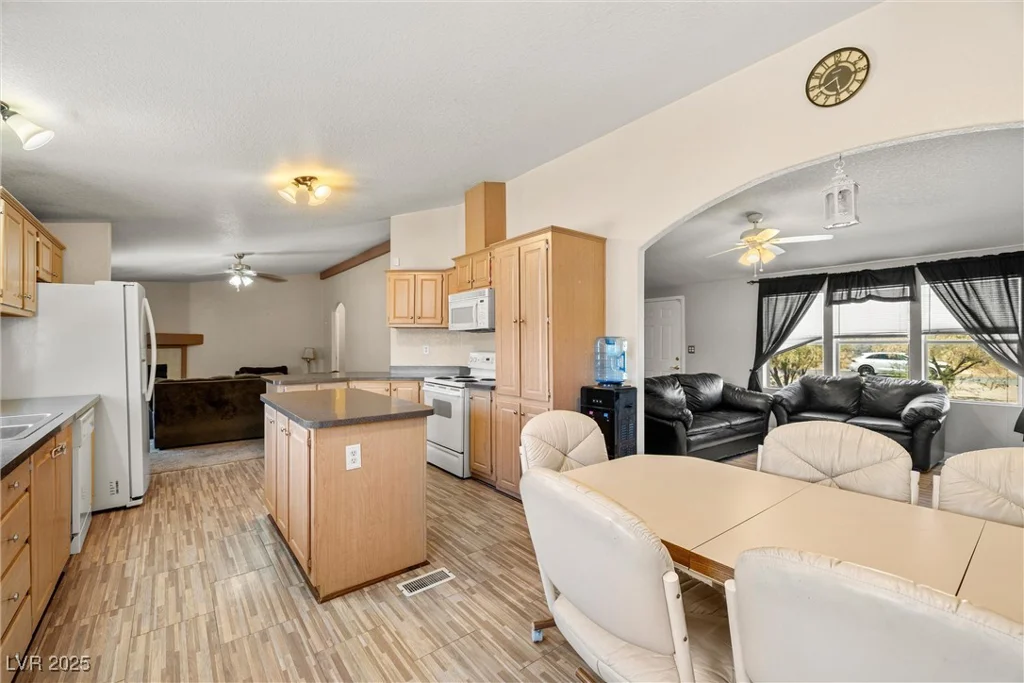1581 Dyer, Pahrump, NV 89048