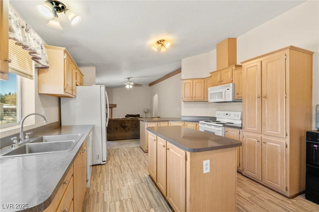 1581 Dyer, Pahrump, NV 89048