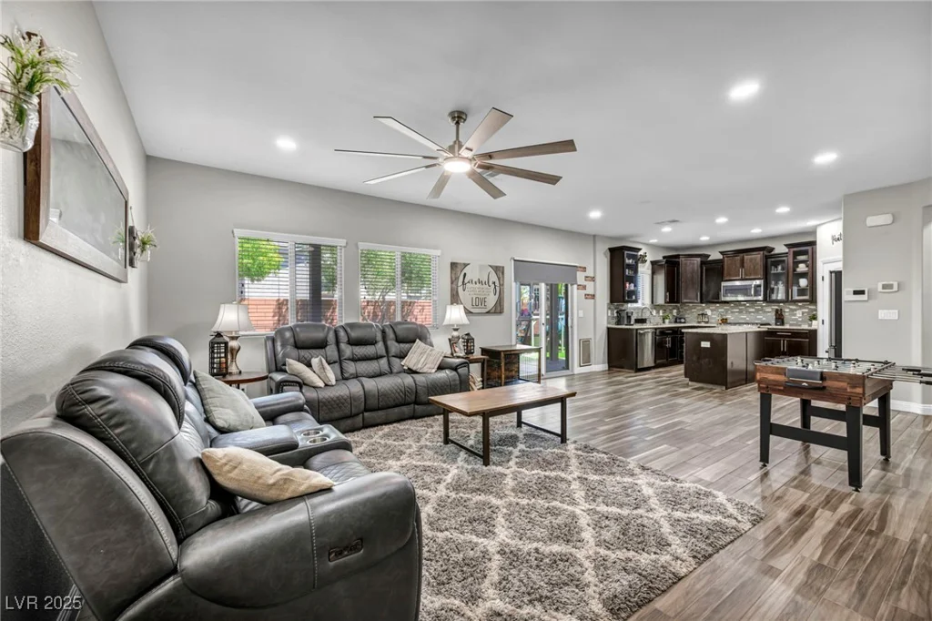 8042 Mosaic Sunrise, Las Vegas, NV 89166