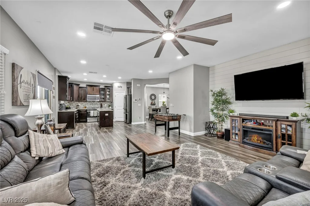 8042 Mosaic Sunrise, Las Vegas, NV 89166