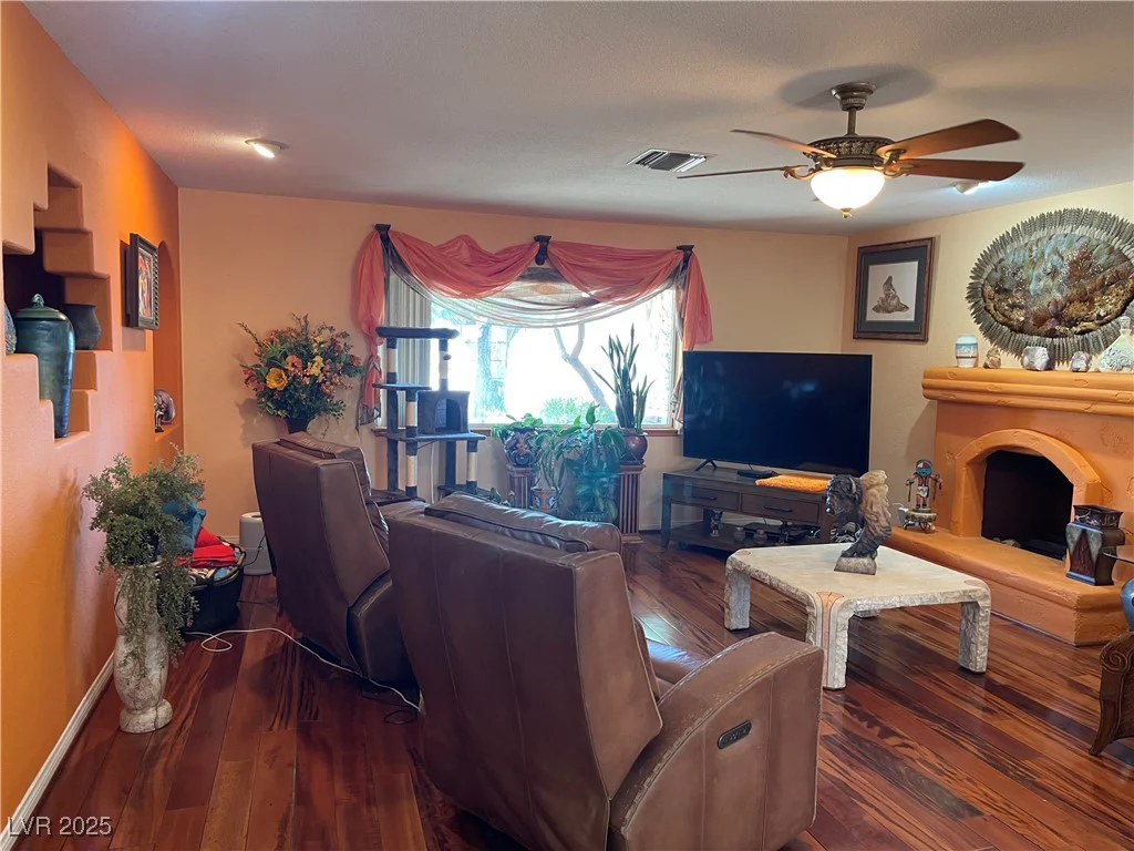 1621 Stoneybrook, Las Vegas, NV 89108