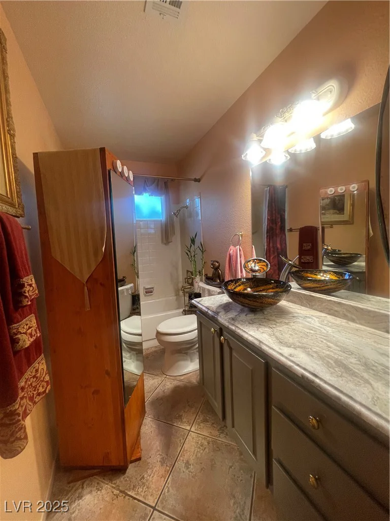 1621 Stoneybrook, Las Vegas, NV 89108