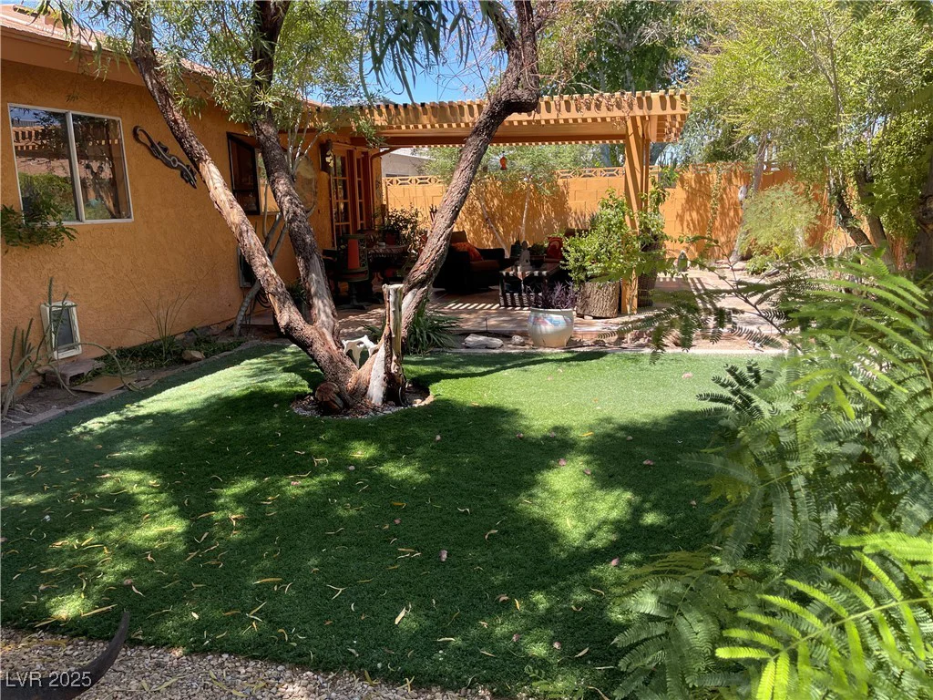 1621 Stoneybrook, Las Vegas, NV 89108