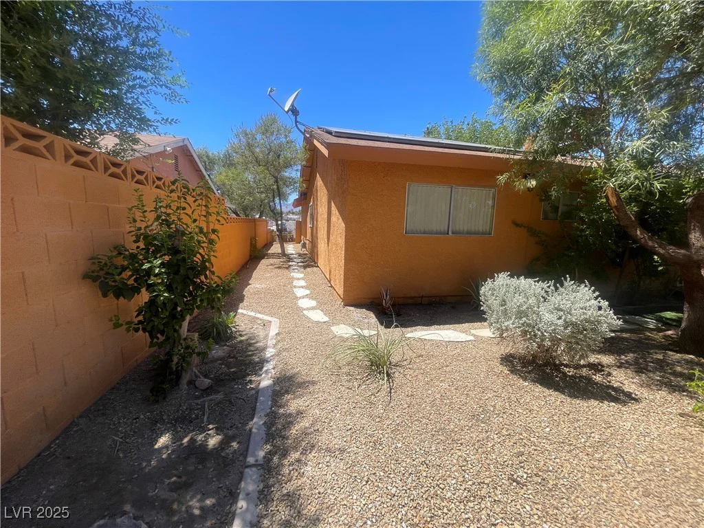 1621 Stoneybrook, Las Vegas, NV 89108