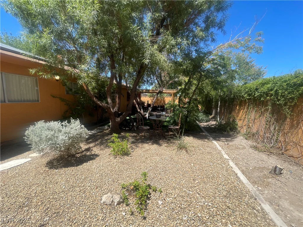 1621 Stoneybrook, Las Vegas, NV 89108
