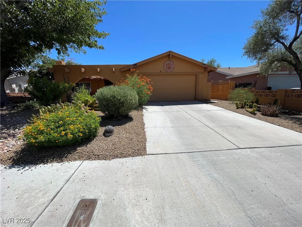 1621 Stoneybrook, Las Vegas, NV 89108