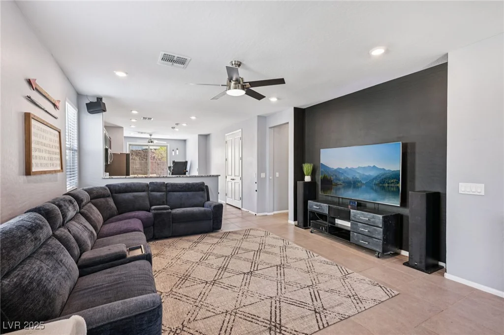 2552 Dollison, North Las Vegas, NV 89081