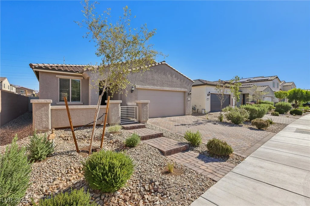 2552 Dollison, North Las Vegas, NV 89081