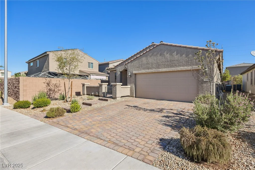 2552 Dollison, North Las Vegas, NV 89081