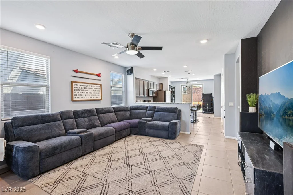 2552 Dollison, North Las Vegas, NV 89081